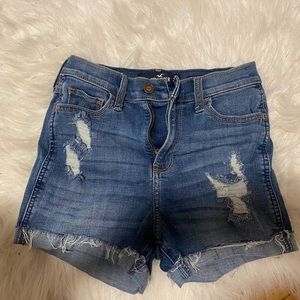 Hollister Ultra High Rise Short 3”